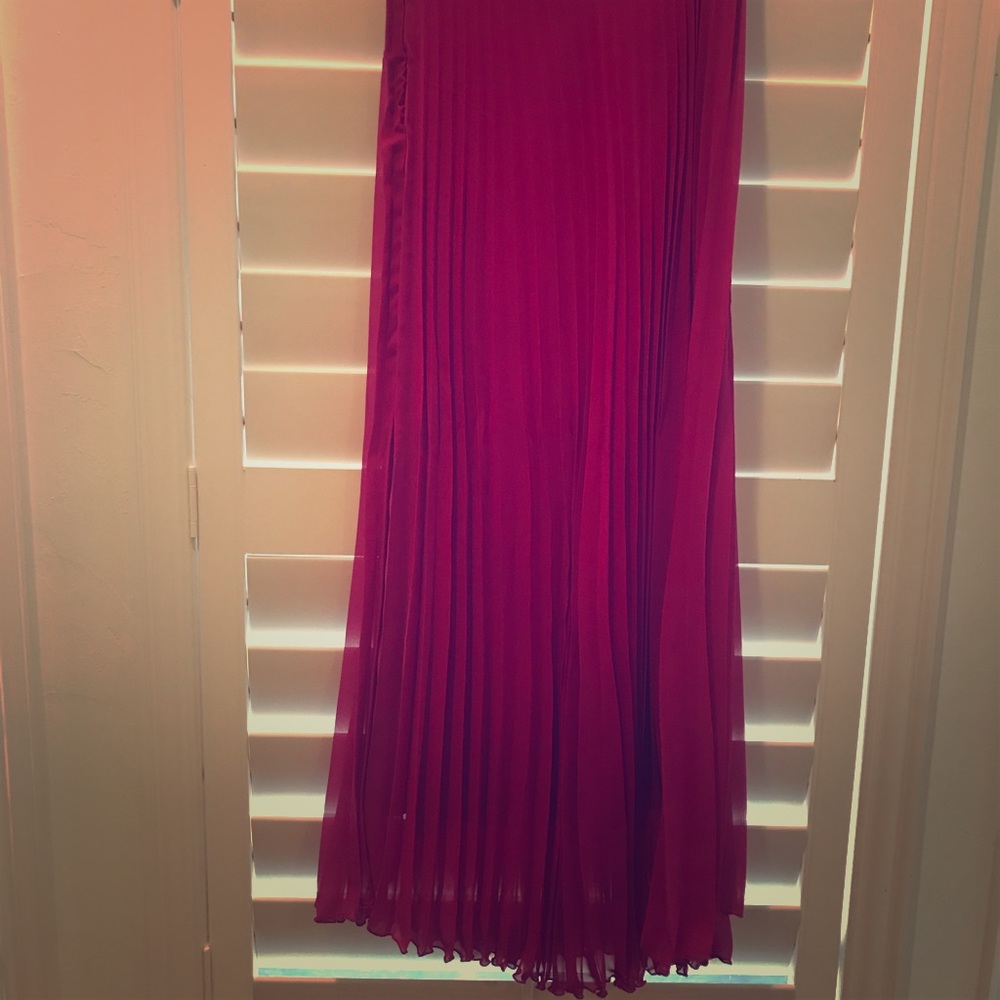 Floor length hot pink pleated skirt!